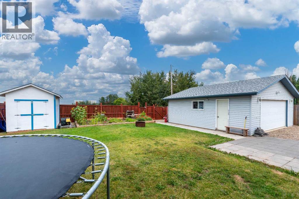 511 2 Street E Property Photo 34