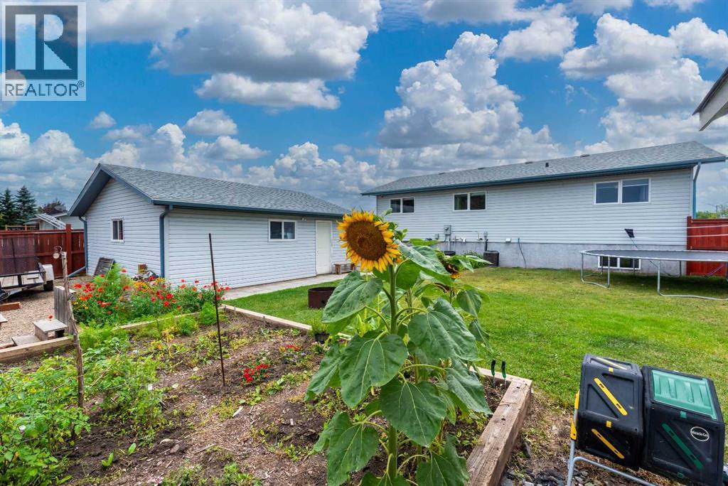 511 2 Street E Property Photo 36