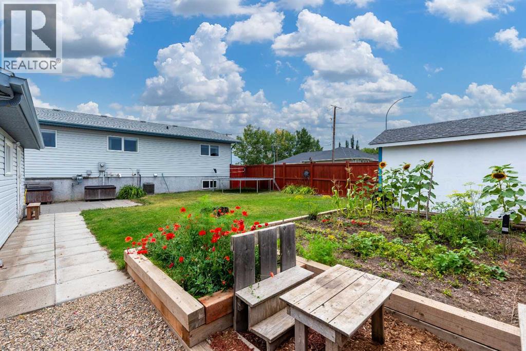 511 2 Street E Property Photo 37