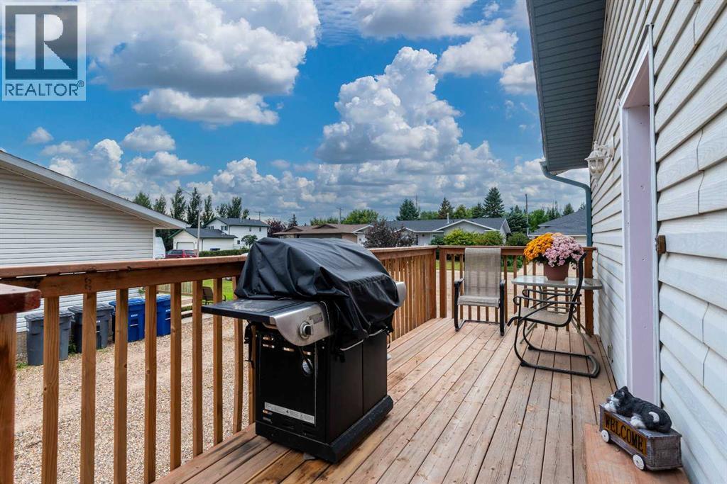 511 2 Street E Property Photo 38