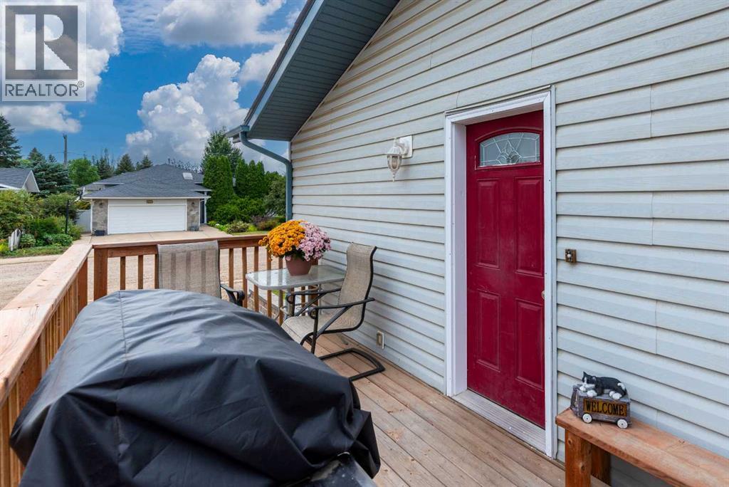 511 2 Street E Property Photo 39