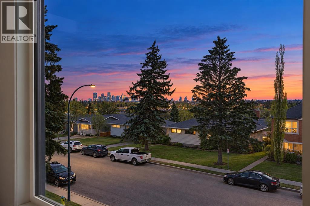 44 Collingwood Place Nw Property Photo 1