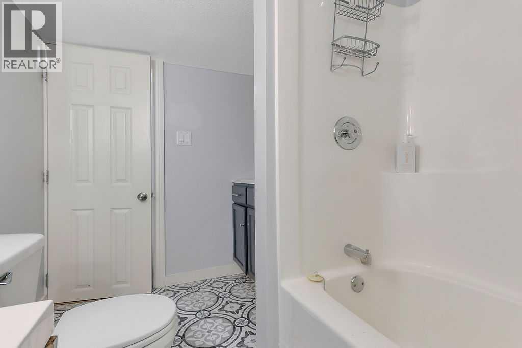 3318 41 Avenue Property Photo 28