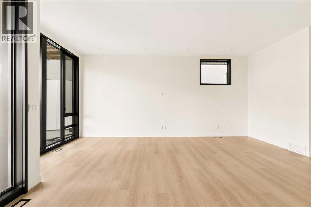 3c Willow Crescent Sw Property Photo 4