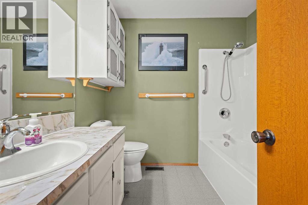 616 6 Street Se Property Photo 26