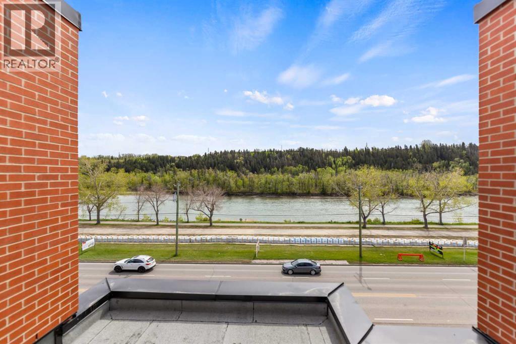 3040 Parkdale Boulevard Nw Property Photo 2