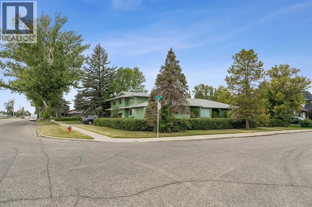 5015 15 Street Sw Property Photo 1