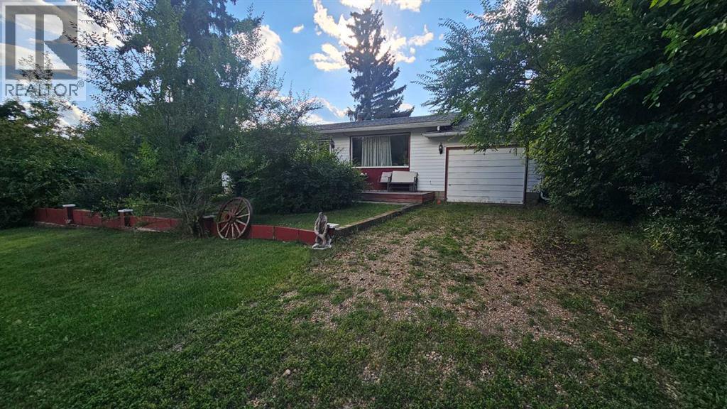 5006 45 Street Property Photo 4