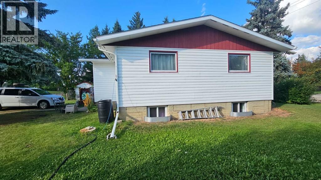 5006 45 Street Property Photo 7