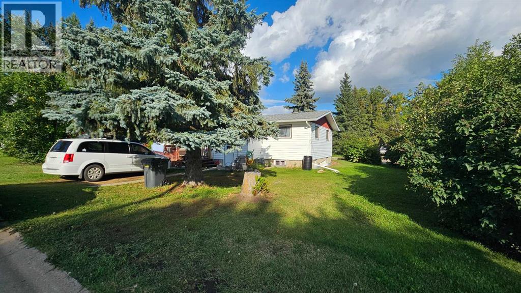 5006 45 Street Property Photo 8