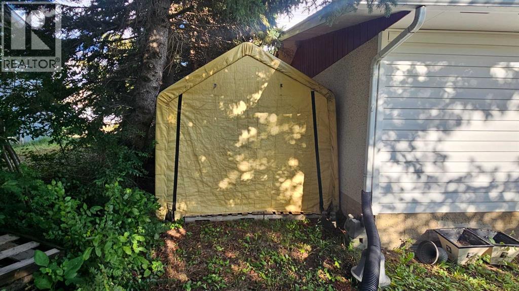 5006 45 Street Property Photo 10