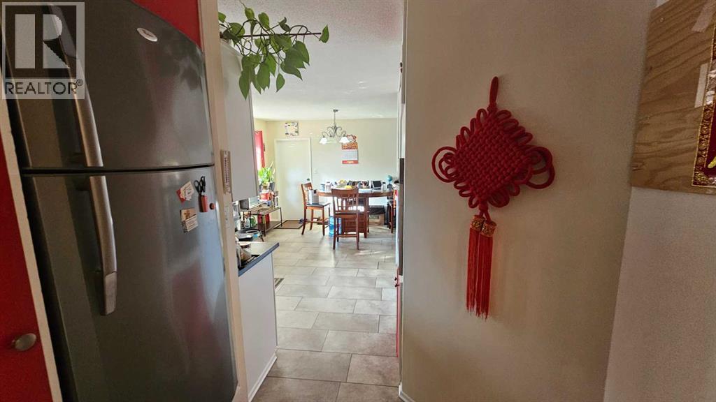 5006 45 Street Property Photo 12