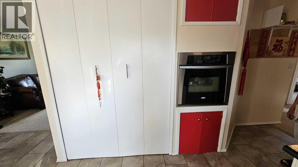 5006 45 Street Property Photo 15