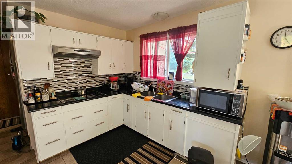5006 45 Street Property Photo 17