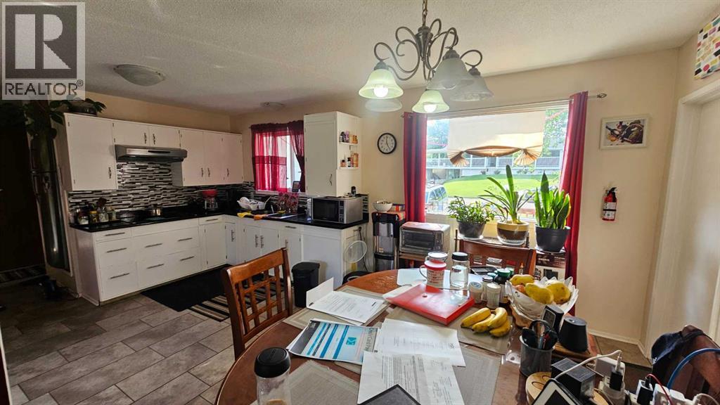 5006 45 Street Property Photo 18