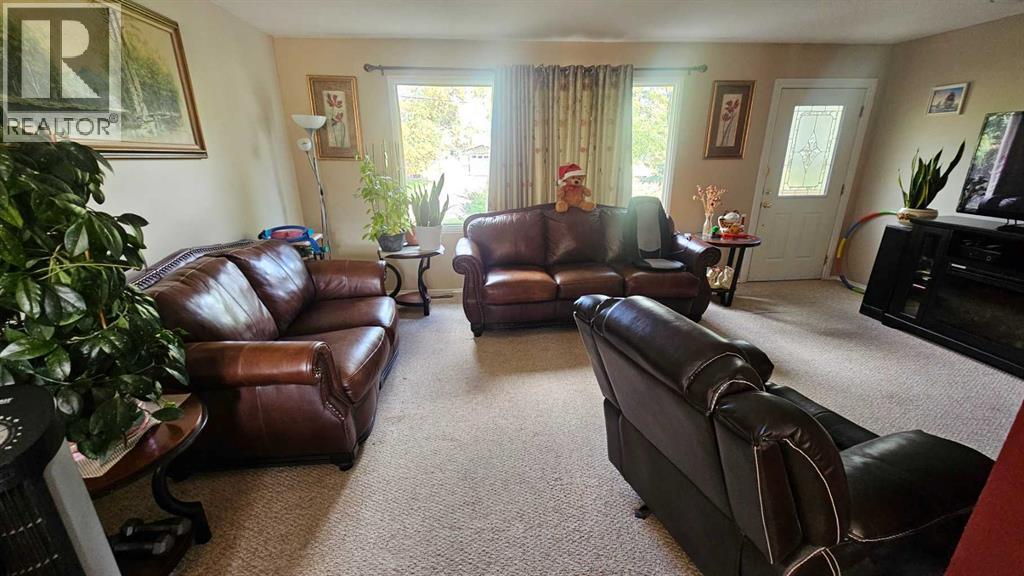 5006 45 Street Property Photo 19