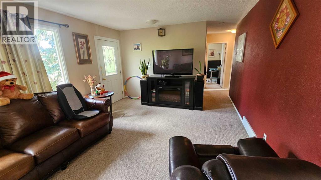 5006 45 Street Property Photo 20