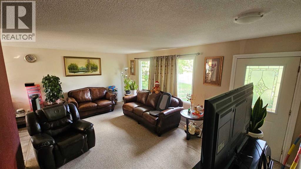 5006 45 Street Property Photo 21