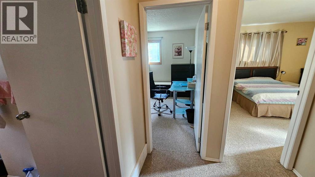 5006 45 Street Property Photo 22