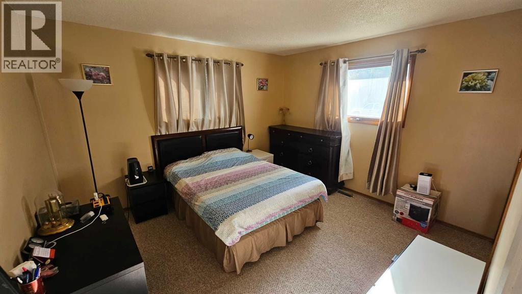 5006 45 Street Property Photo 25