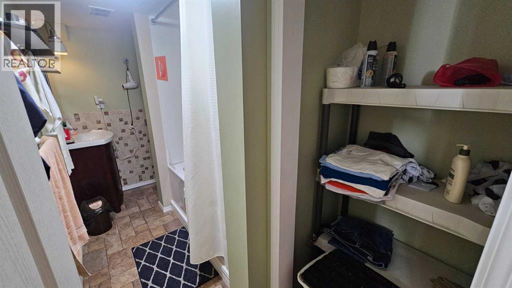 5006 45 Street Property Photo 29