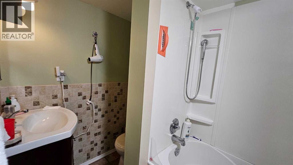 5006 45 Street Property Photo 30