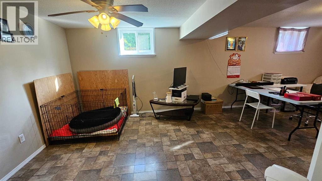 5006 45 Street Property Photo 31