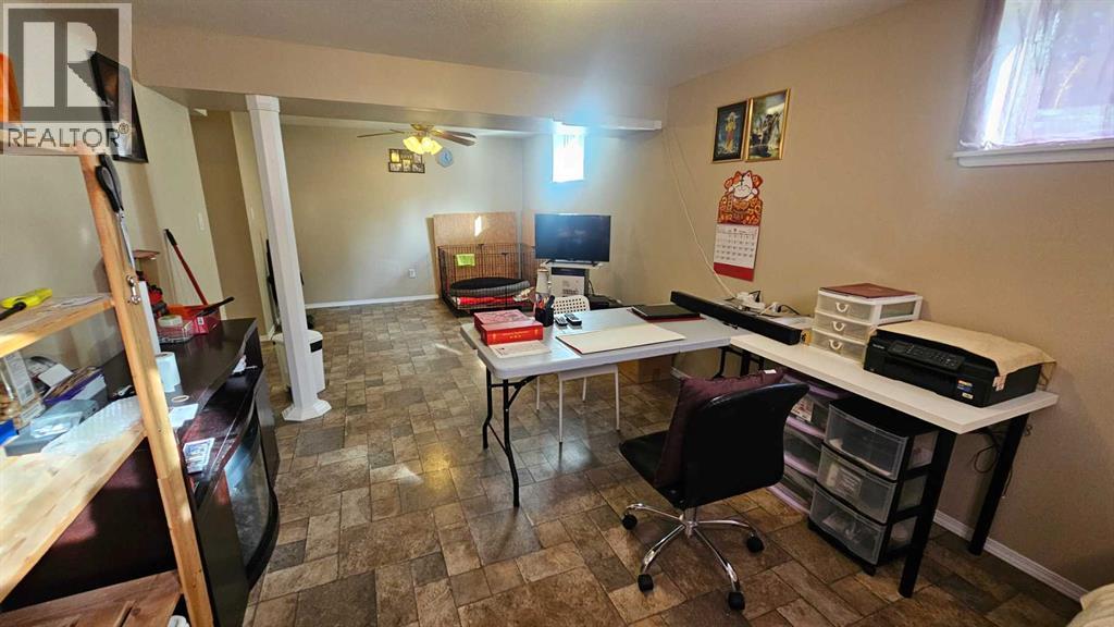 5006 45 Street Property Photo 33