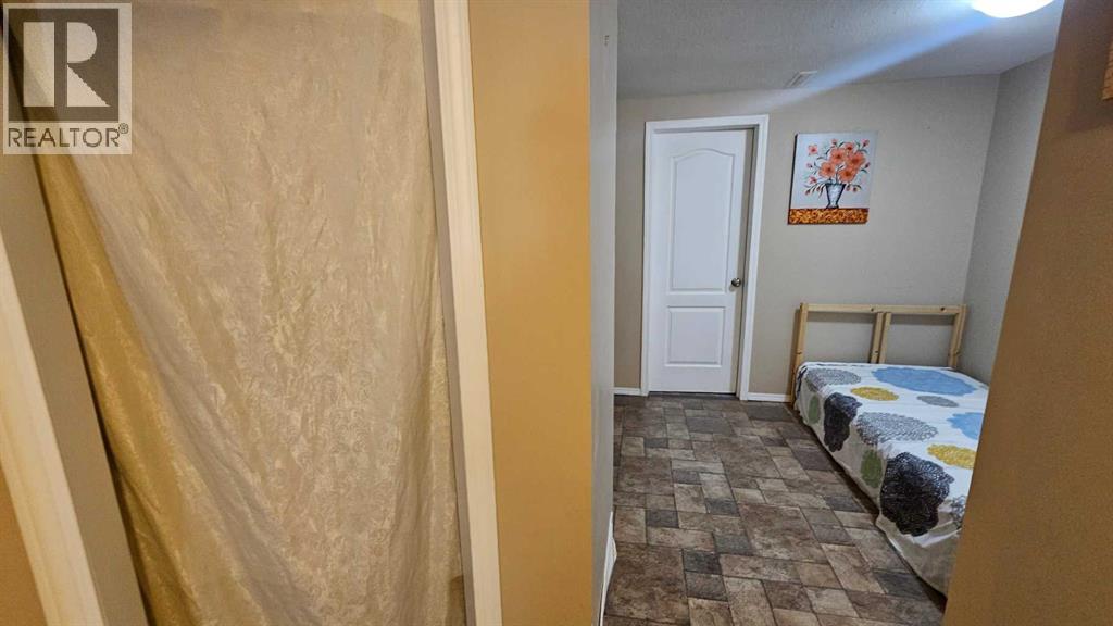 5006 45 Street Property Photo 35