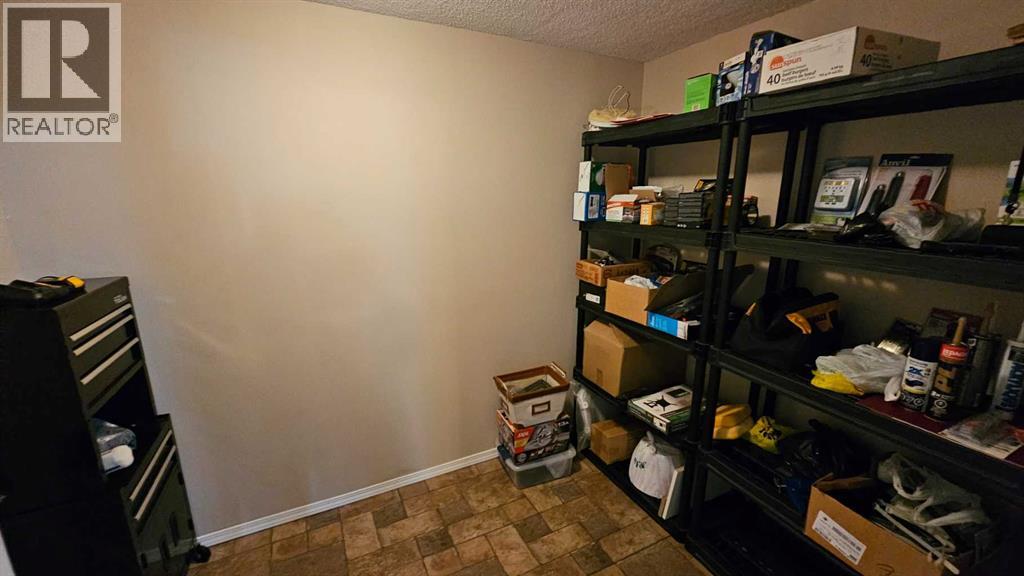 5006 45 Street Property Photo 38