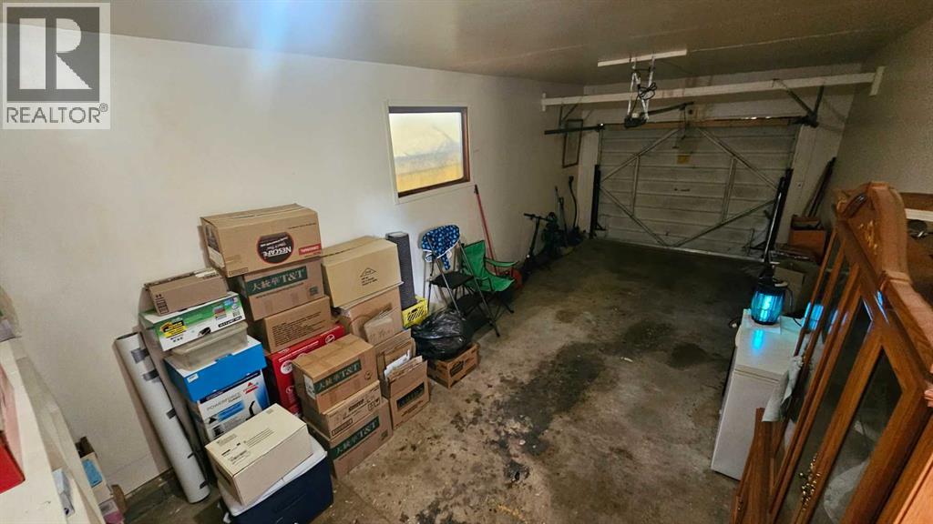 5006 45 Street Property Photo 44