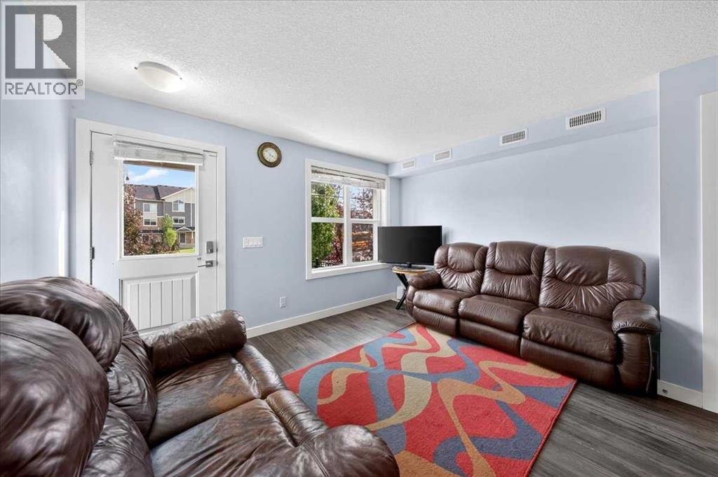 171 Evanscrest Gardens Nw Property Photo 5