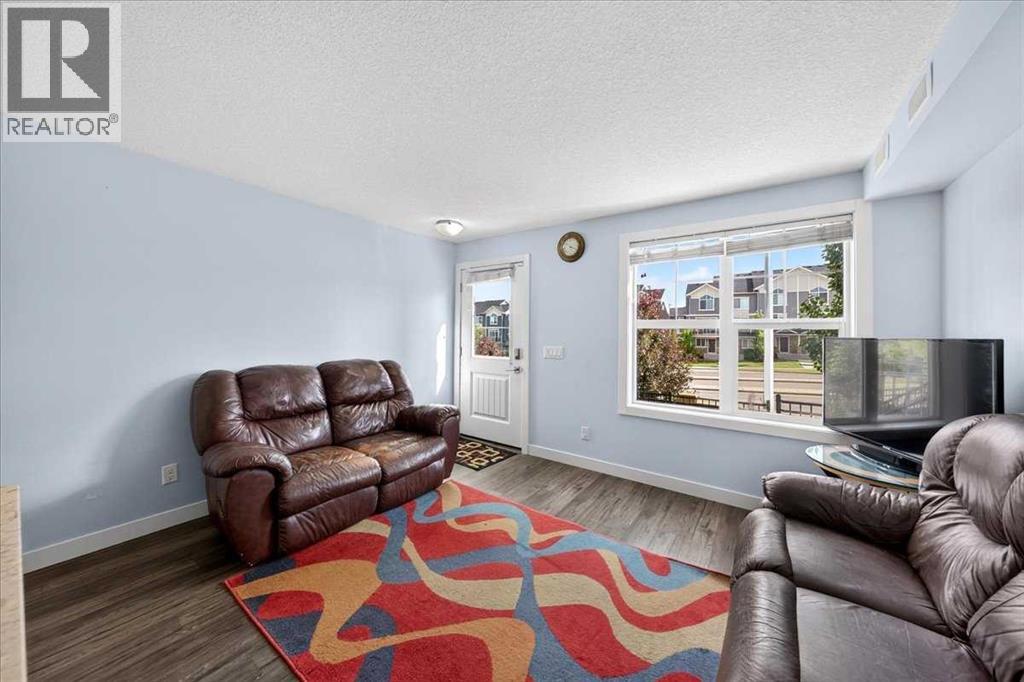 171 Evanscrest Gardens Nw Property Photo 6