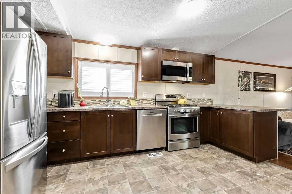 6724 17 Avenue Southeast Property Photo 5