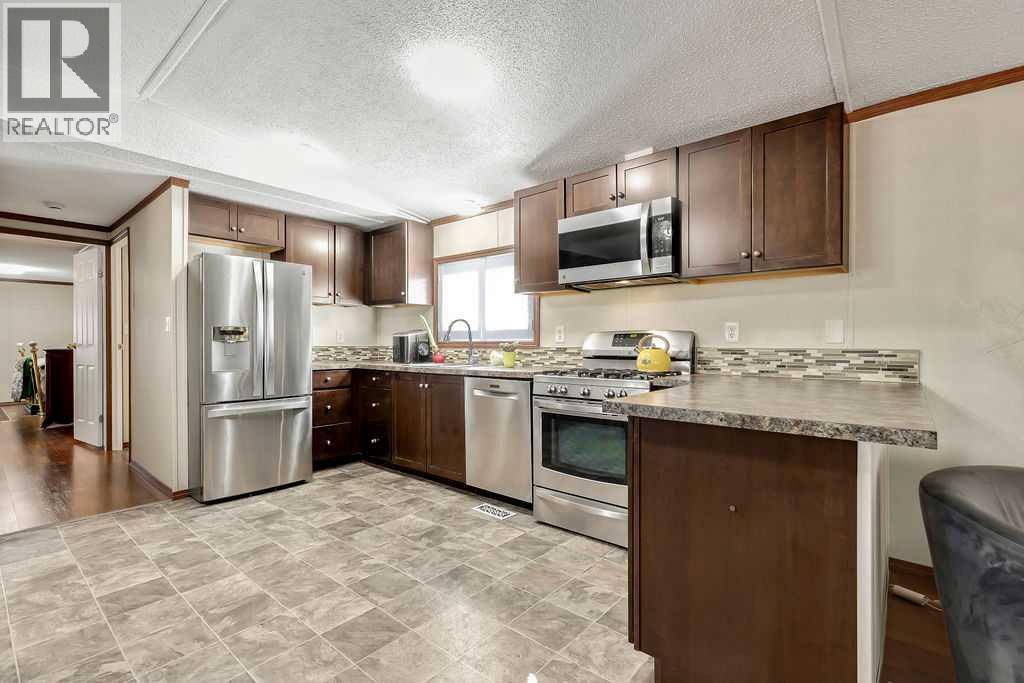 6724 17 Avenue Southeast Property Photo 6