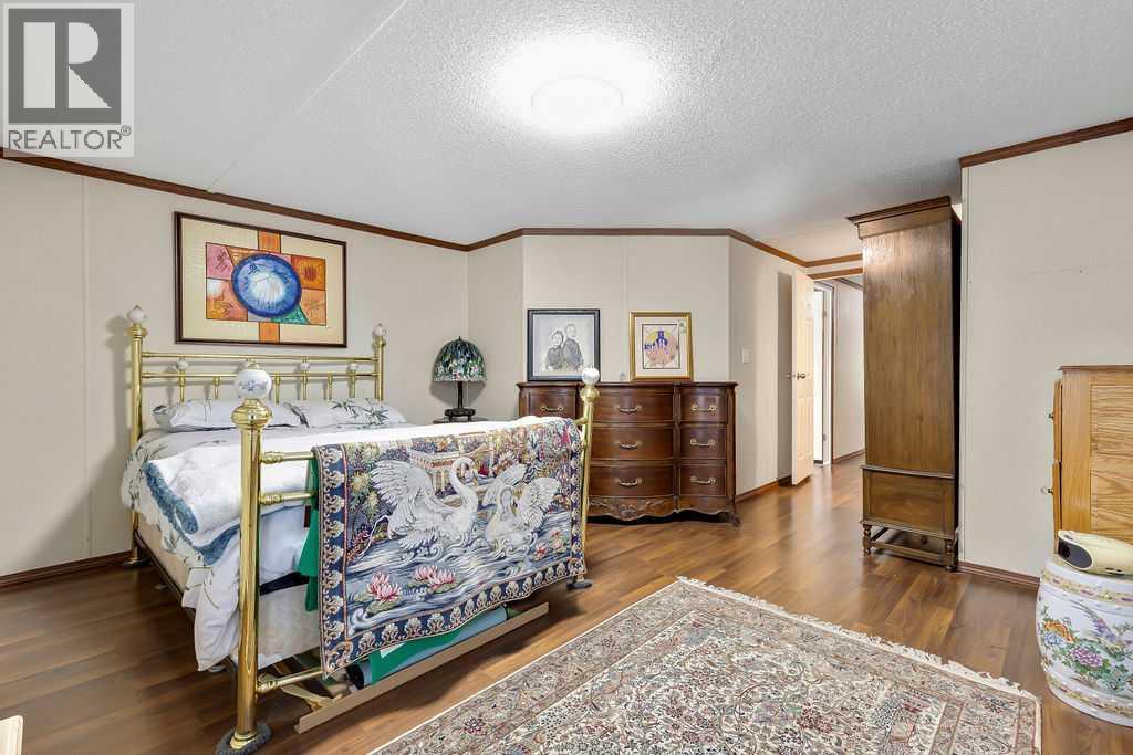 6724 17 Avenue Southeast Property Photo 13