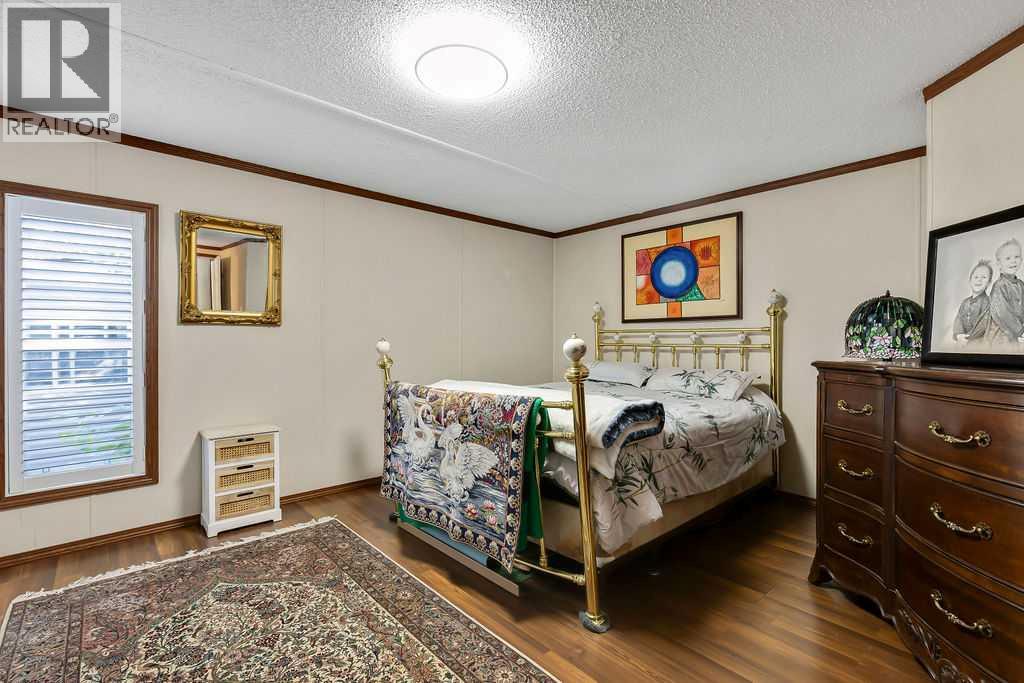 6724 17 Avenue Southeast Property Photo 14