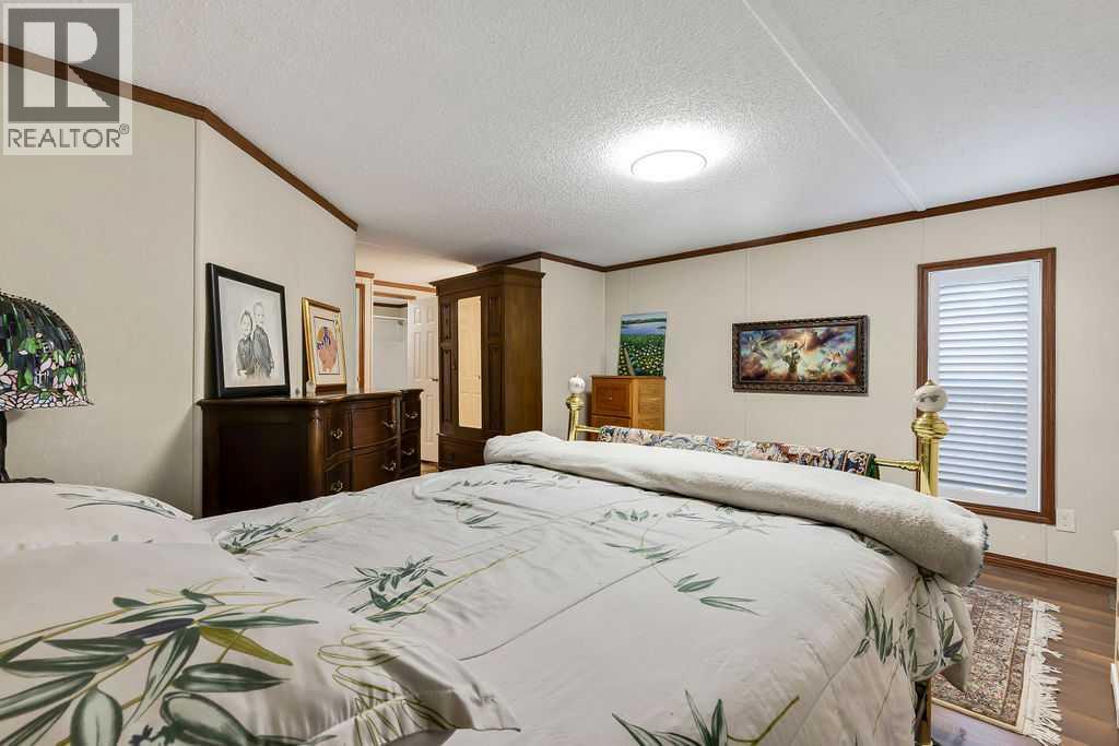 6724 17 Avenue Southeast Property Photo 16