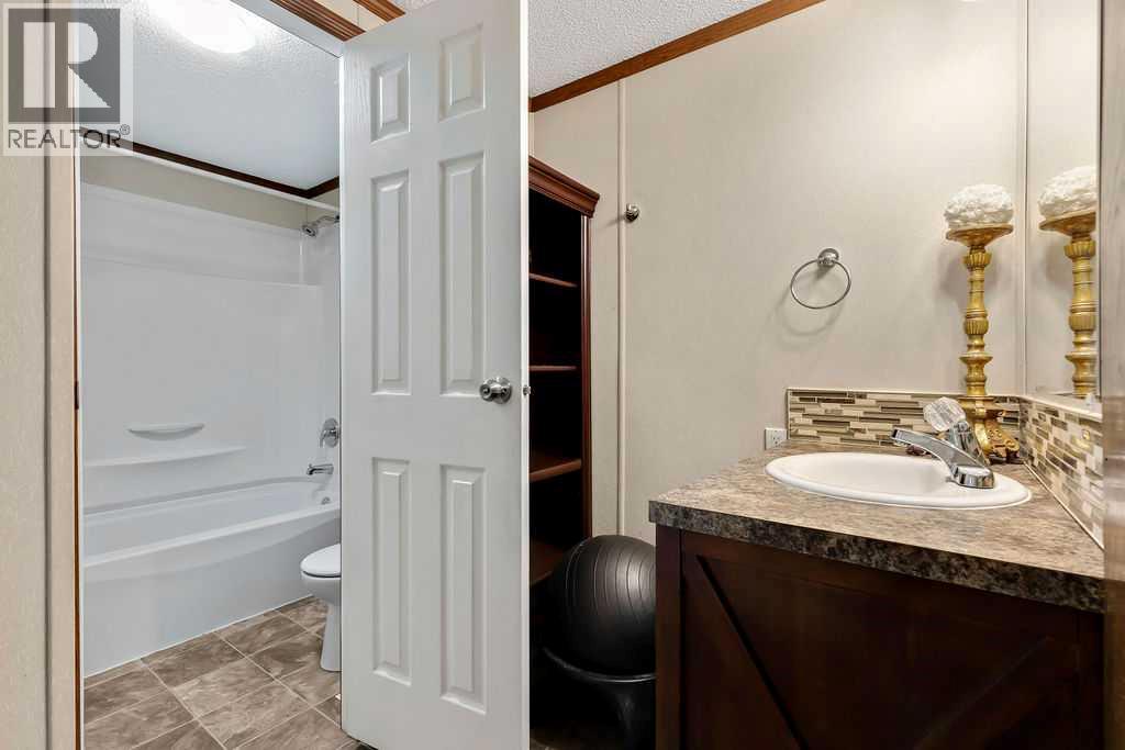 6724 17 Avenue Southeast Property Photo 17