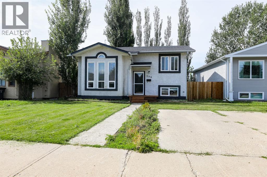 229 Mt Blakiston Road W Property Photo 1