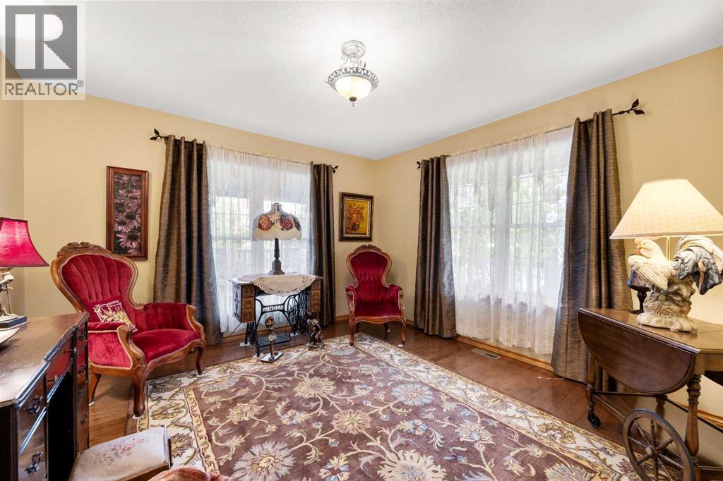 4737 49 Street Property Photo 20