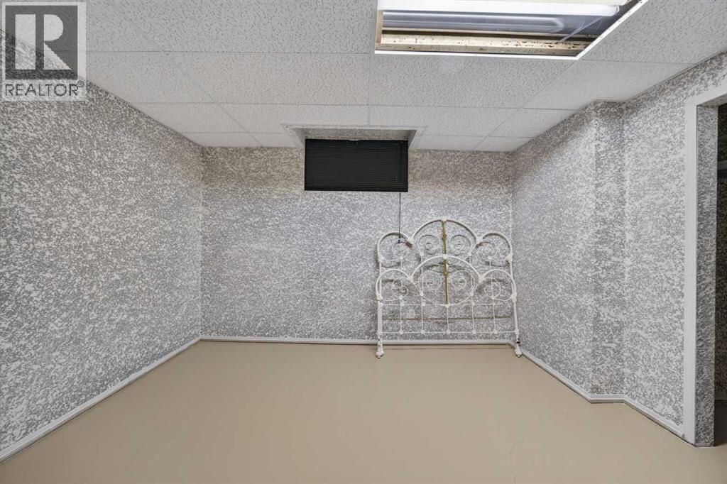 4737 49 Street Property Photo 36