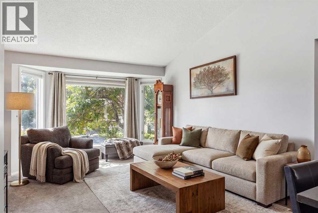 271 Erin Meadow Close Se Property Photo 3