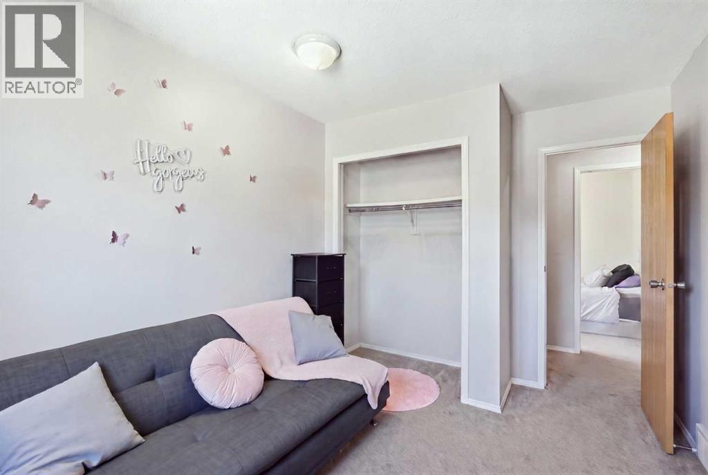 271 Erin Meadow Close Se Property Photo 10