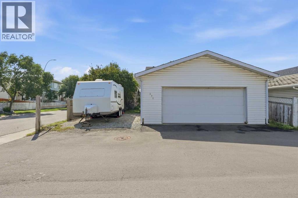 271 Erin Meadow Close Se Property Photo 22