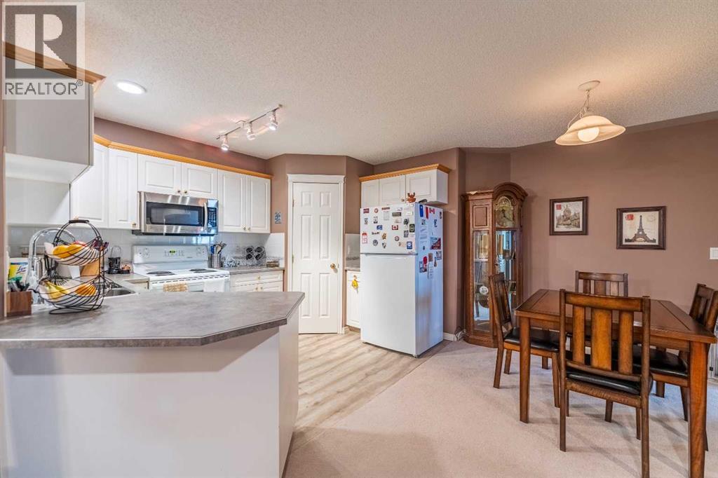7451 Springbank Boulevard Southwest Property Photo 6