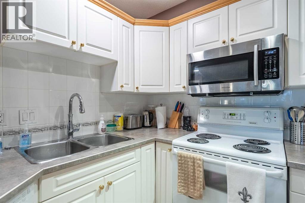 7451 Springbank Boulevard Southwest Property Photo 8