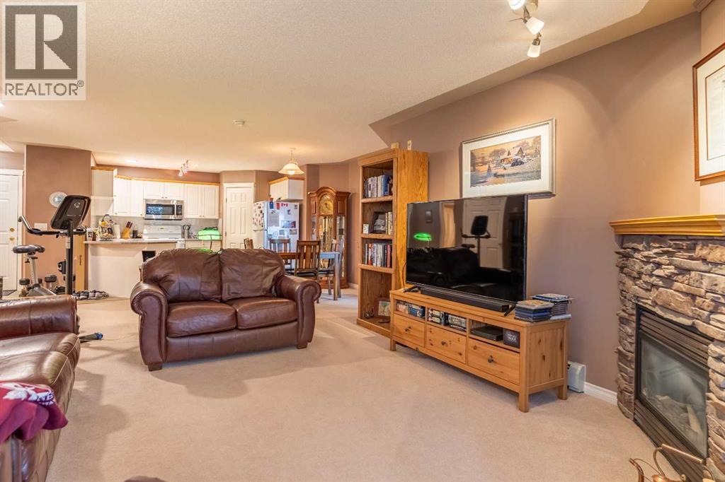 7451 Springbank Boulevard Southwest Property Photo 12