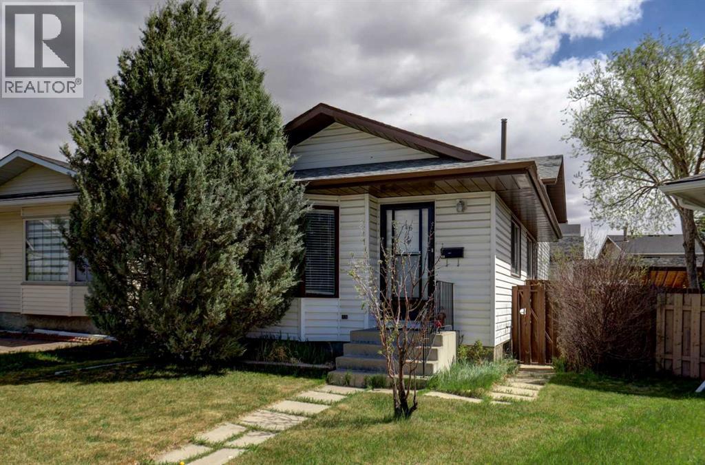 16 Martingrove Mews NE Property Photo 1