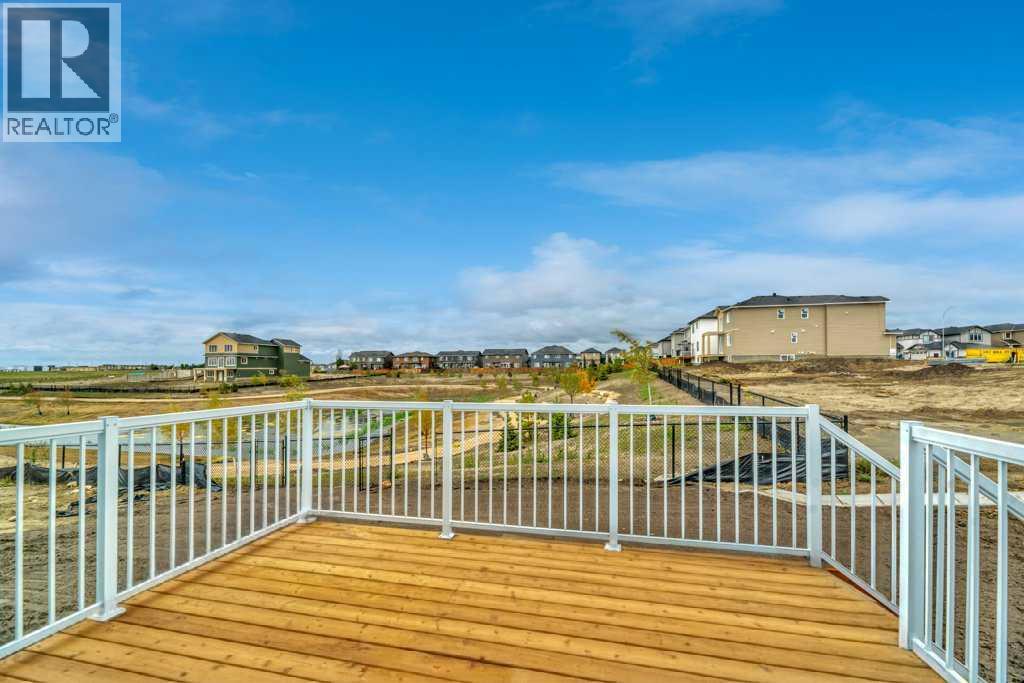 212 Edgefield Bay Property Photo 4